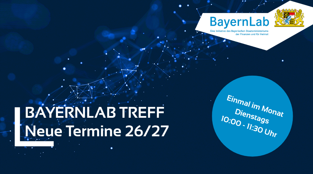 Hintergrund in dunklen Blautönen. Die textlichen Informationen sind im Fließtext genannt. Rechts oben Logo BayernLab, eine Initiative des Bayrischen Staatsministeriums der Finanzen und Heimat mit bayrischem Staatswappen. 